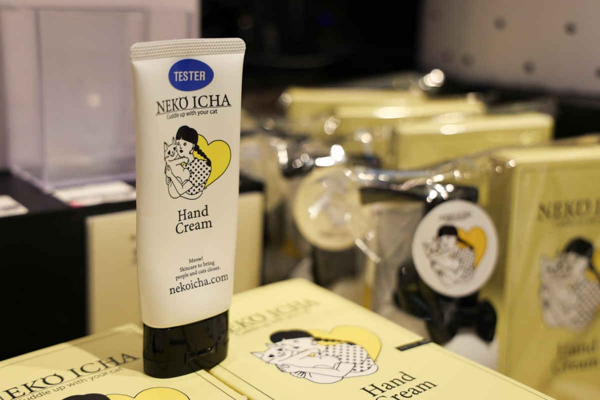 Тот самый крем, чтобы кот был с вами поласковее. 