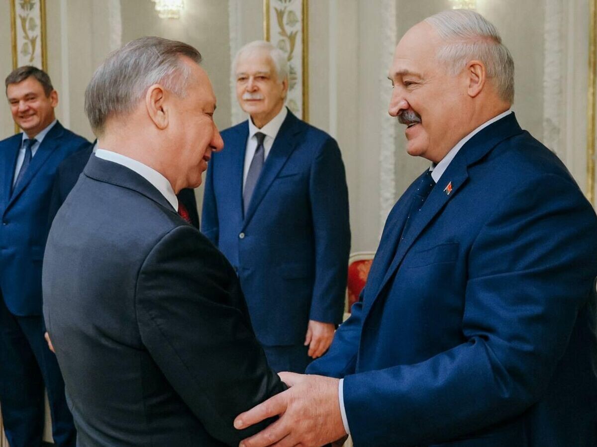    Президента Белоруссии Александра Лукашенко и губернатор Петербурга Александр Беглов во время встречи в Минске© Фото : Александр Беглов/Telegram