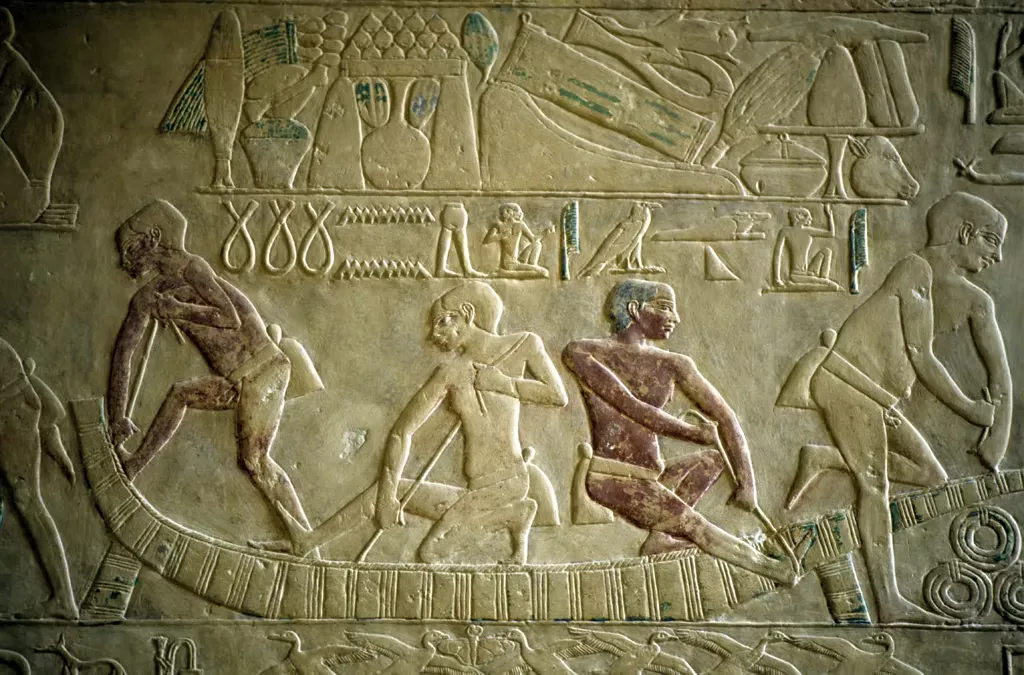 Египетские мужчины строят лодку из папируса. Гробница Птаххотепа, Саккара, V династия, Древнее царство.