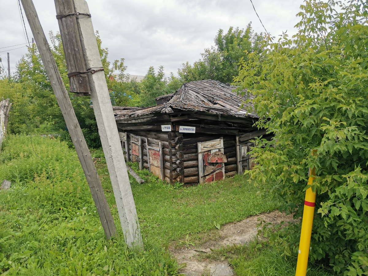 И покинули видать довольно давно....