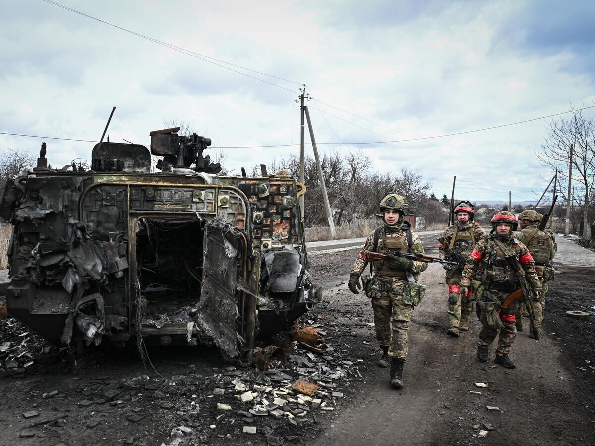    Военнослужащие ВС России в Курской области© РИА Новости / Сергей Бобылев