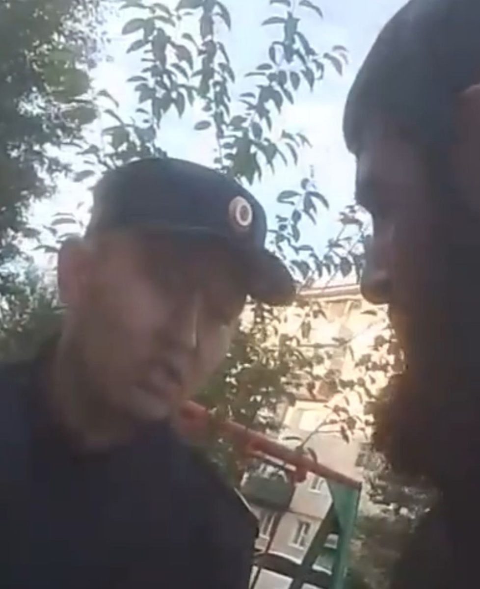 Нурлан категорически отказался ехать на служебном автомобиле. Фото: скриншот видео ВК