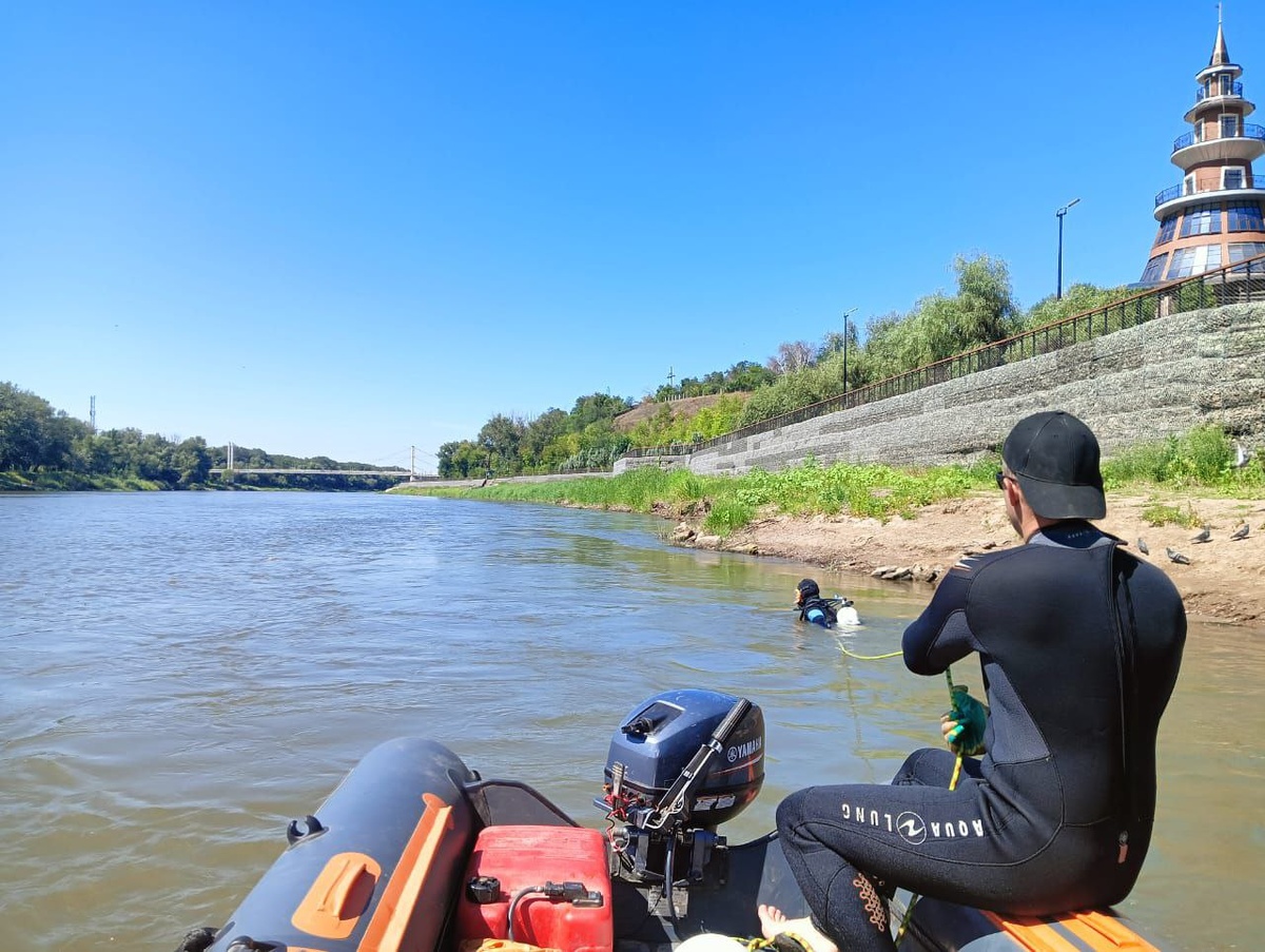    Утонувшая в реке Урал в Оренбурге девочка до сих пор не найдена, спасатели просят помощи добровольцев на лодках