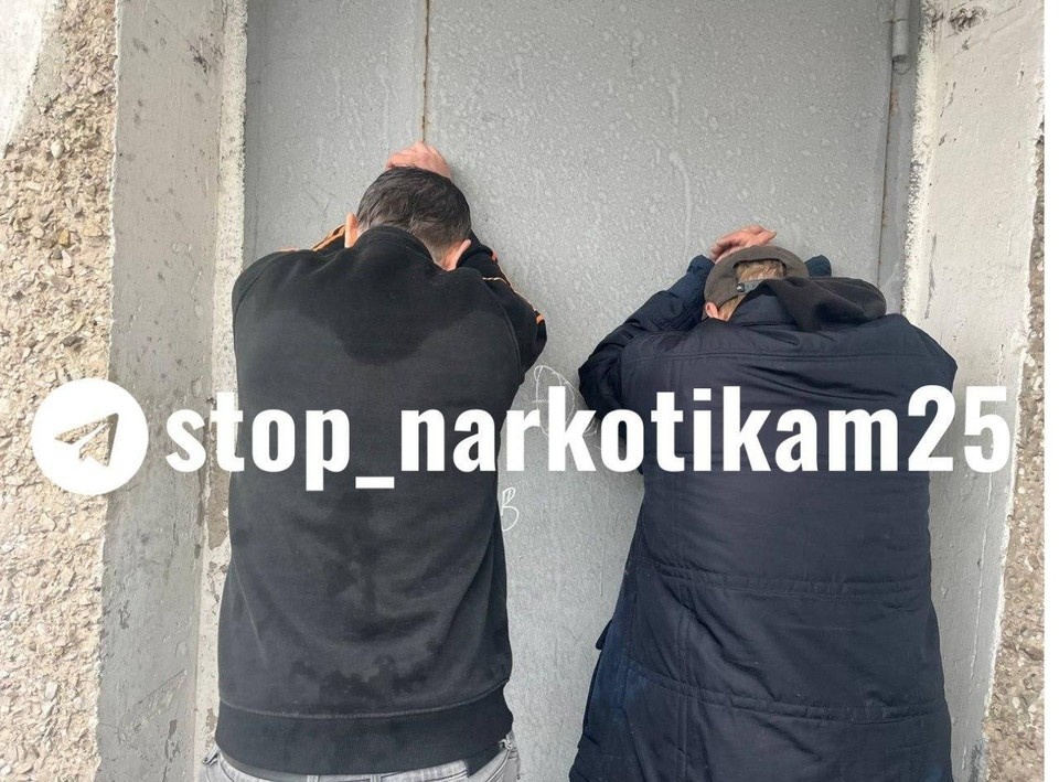    Подозреваемые занимались оборудованием тайников с наркотическими веществами. Фото: антитеррористическая комиссия Приморского края