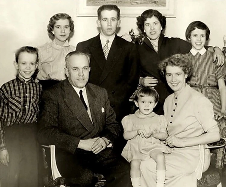 Родители Брижит ушли из жизни в 90- егг. Брижит - самая младшая. Слева - Жан-Мишель Тронье