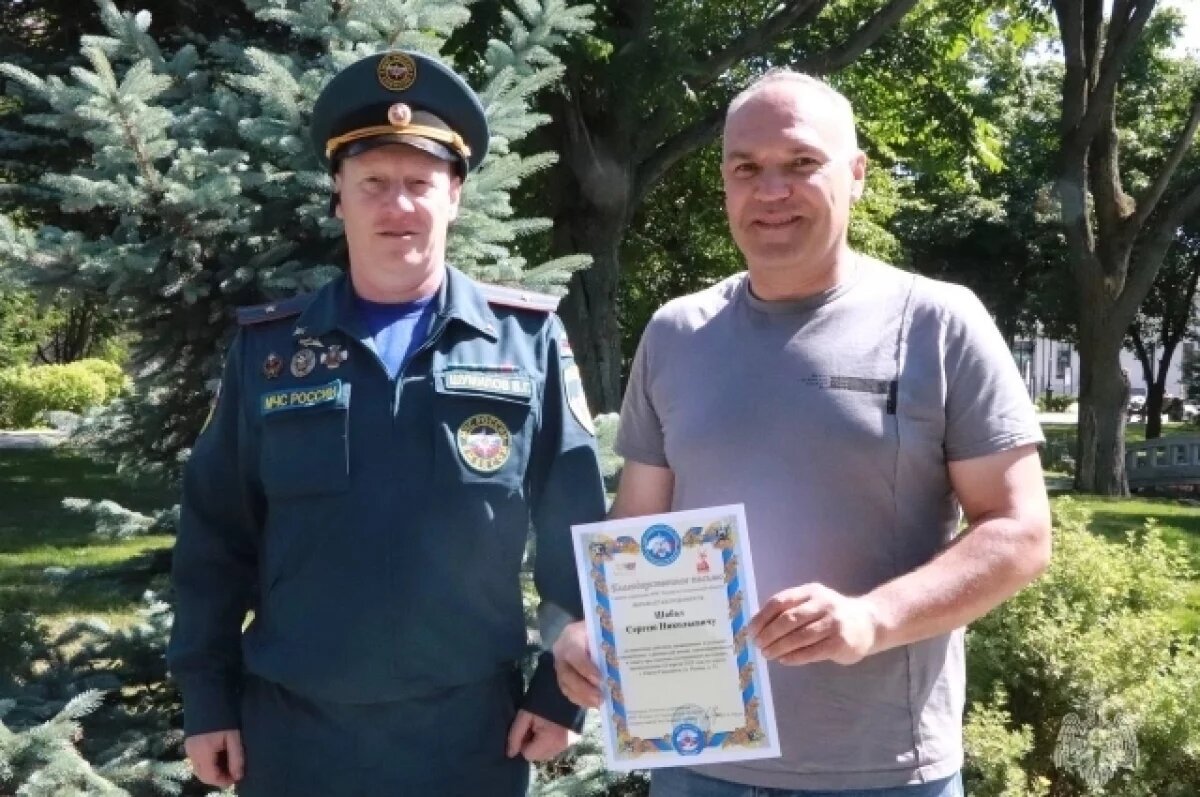    Сахалинец Сергей Шабал спас женщину на пожаре