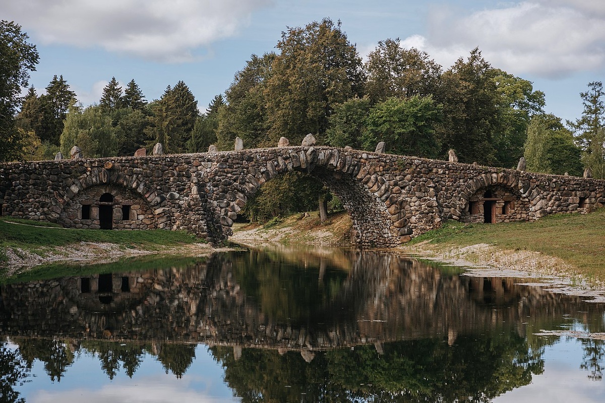Василёво. Валунный арочный мост архитектора Н.А. Львова. Общий вид.