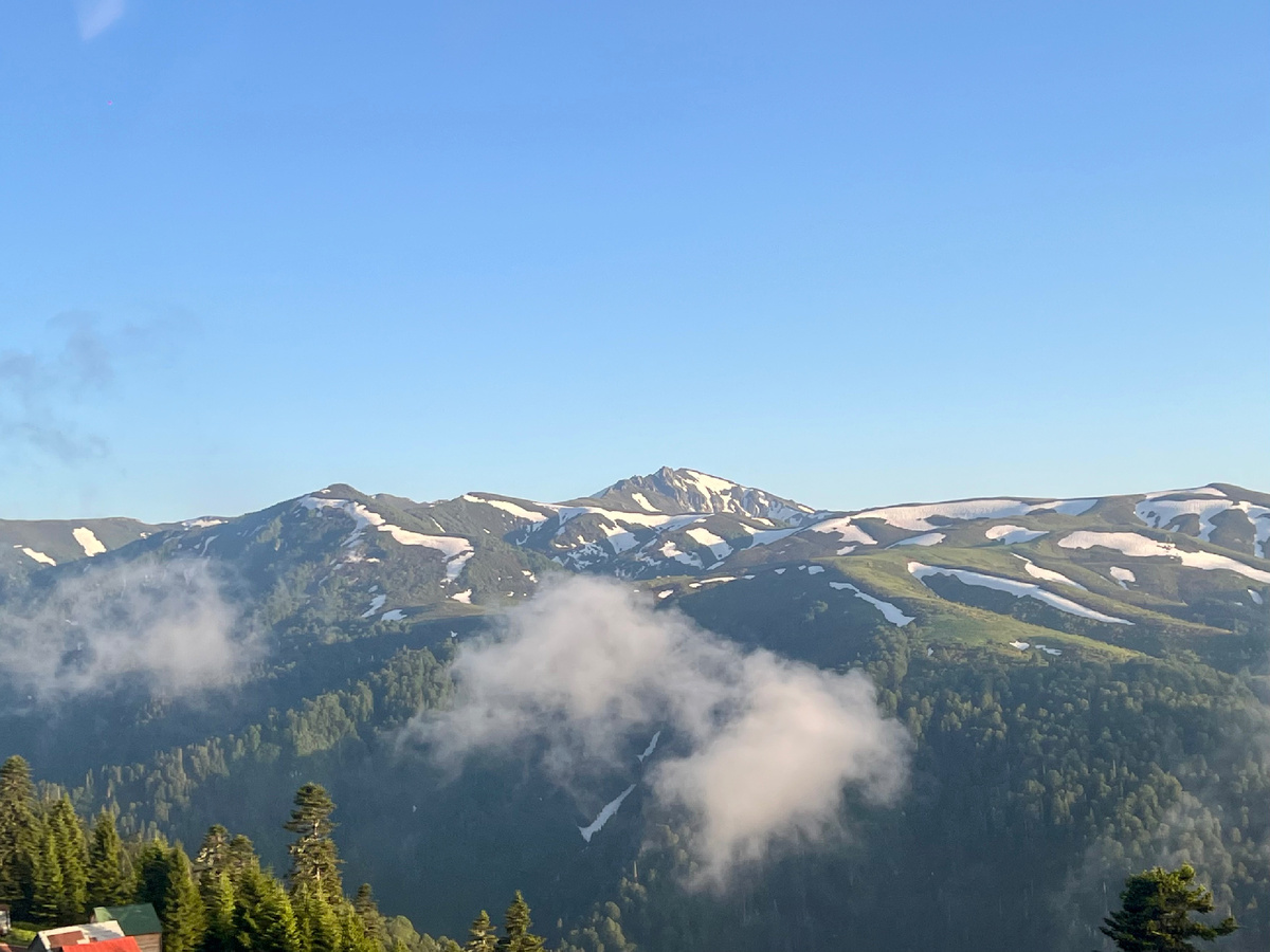  Я даже не знаю, от чего получаешь большее наслаждение: от восхитительных горных пейзажей во время подъема на гору или от самой горы? 