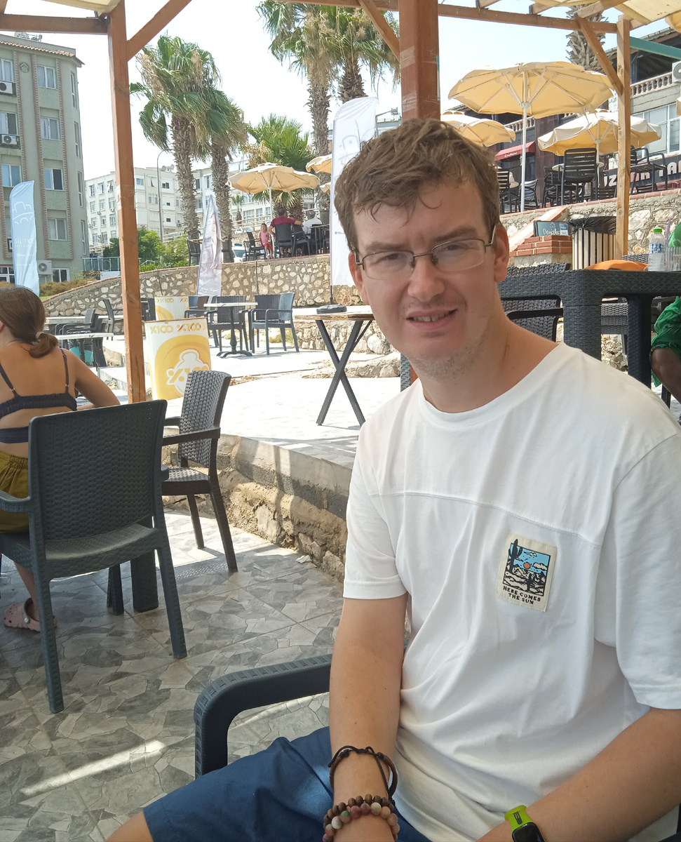 Егор в кафе