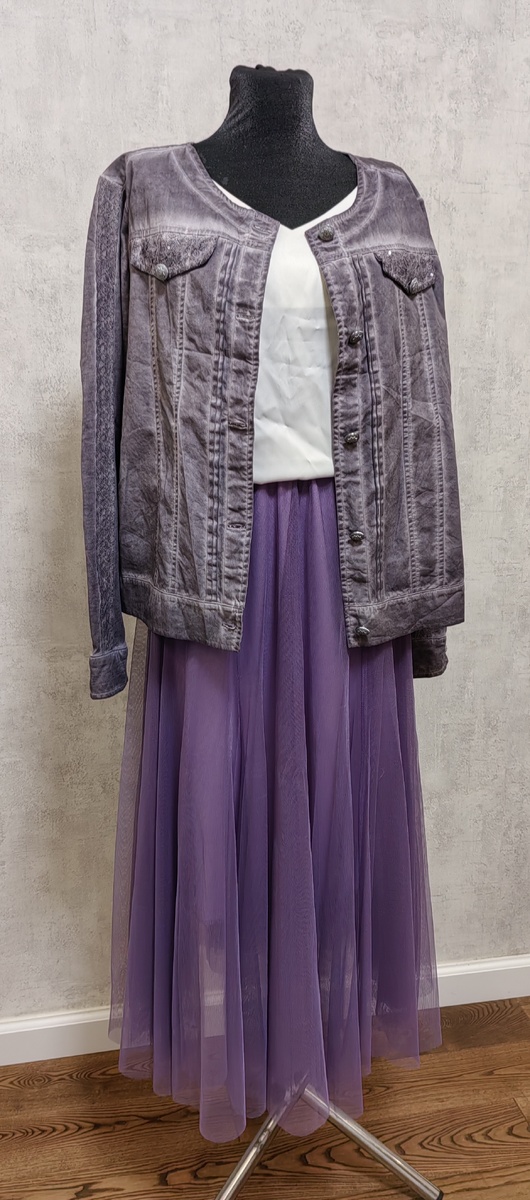 Стараюсь микрокапсулы фотографировать на манекене. Если не лень. Но чаще лень. И гладить тоже иногда бывает лень (это не айс, знаю, но...).  