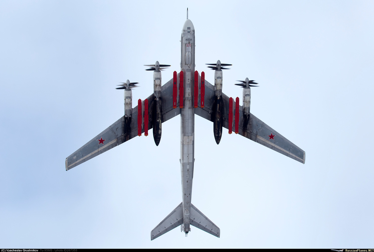 Дальняя авиация крылатыми ракетами качественно прорабатывает ключевые объекты укронацистов/Вячеслав Грушников