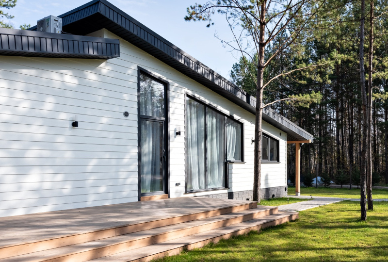 Тренды в остеклении частных домов: комфорт и красота