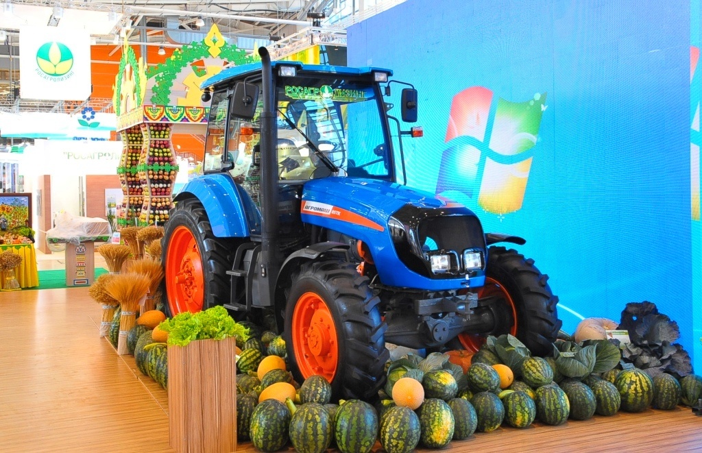 Настоящий российский трактор Агромаш-85ТК на выстваке "Золотая осень-2014" (2014 год)