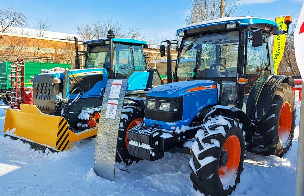 А это уже индийский Агромаш-90ТК (он же - Sjlis-90), 2023 год