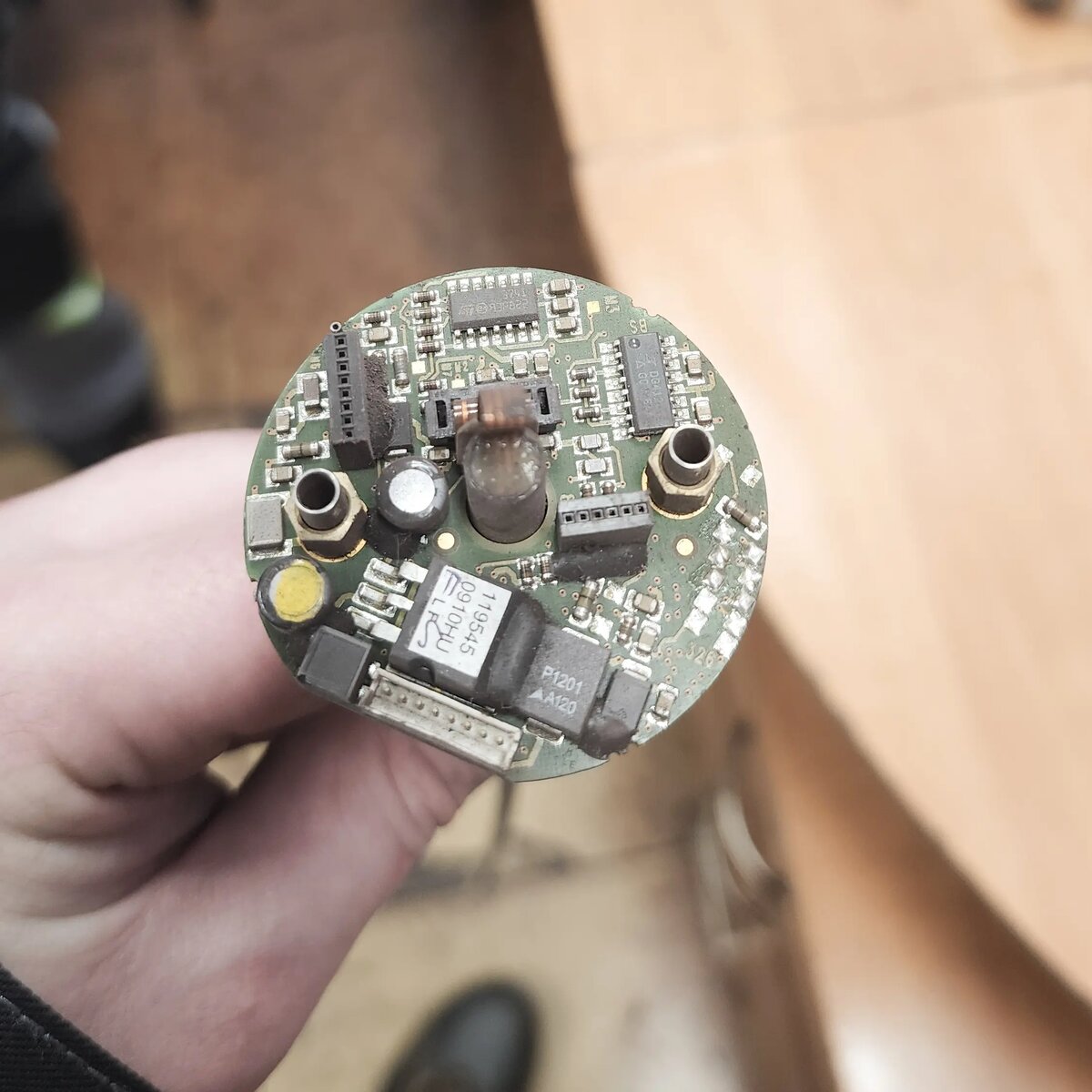 Электрическая плата, вышедшего из строя датчика Balluff