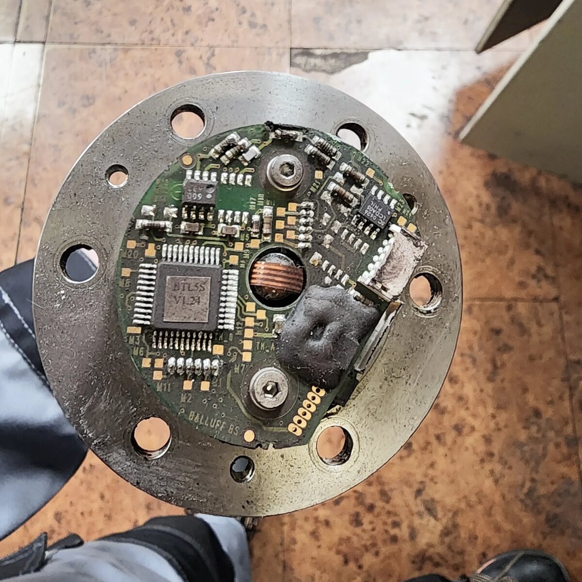 Электрическая плата, вышедшего из строя датчика Balluff