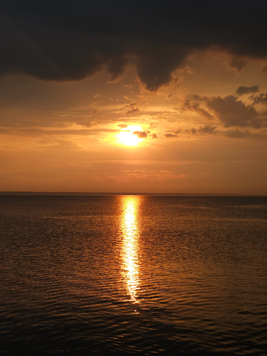 Фото автора, закат на Плеещевом озере, перед дождём