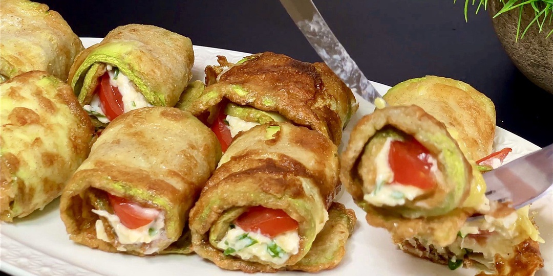 Кабачковые рулетики с сырной начинкой - оригинальная закуска за полчаса. Подробный рецепт с вариантами начинок
