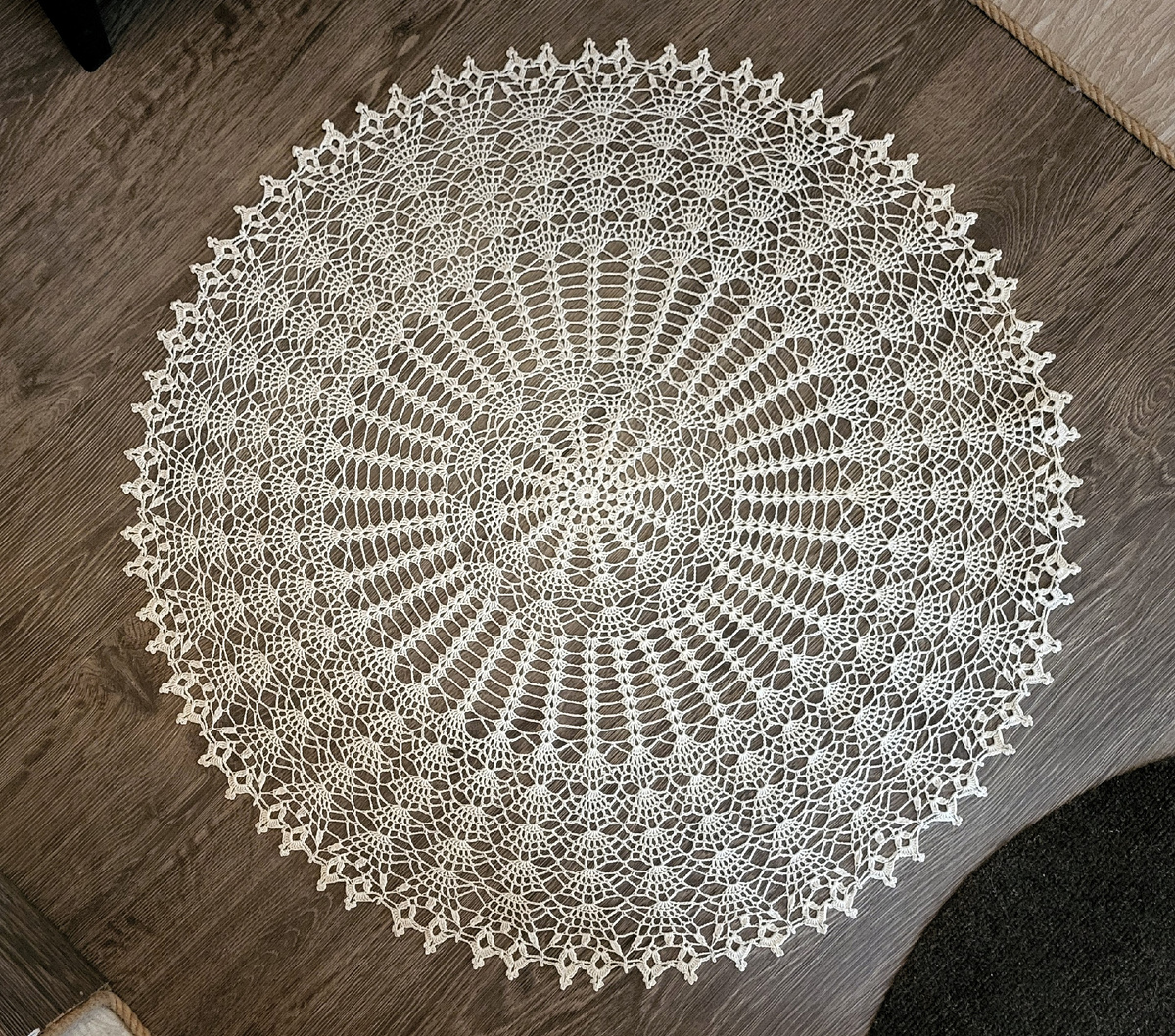 Мини-скатерть на кофейный столик. Работа и фото - Ольга Сухова.