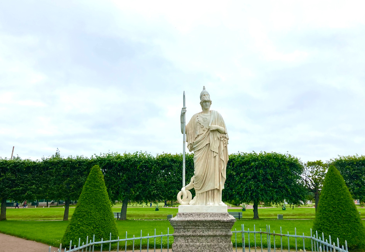 Паллада(Афина)Джустиниани. Сад Венеры, за ним Купеческая гавань. Копия с древнеримской. Фото автора.