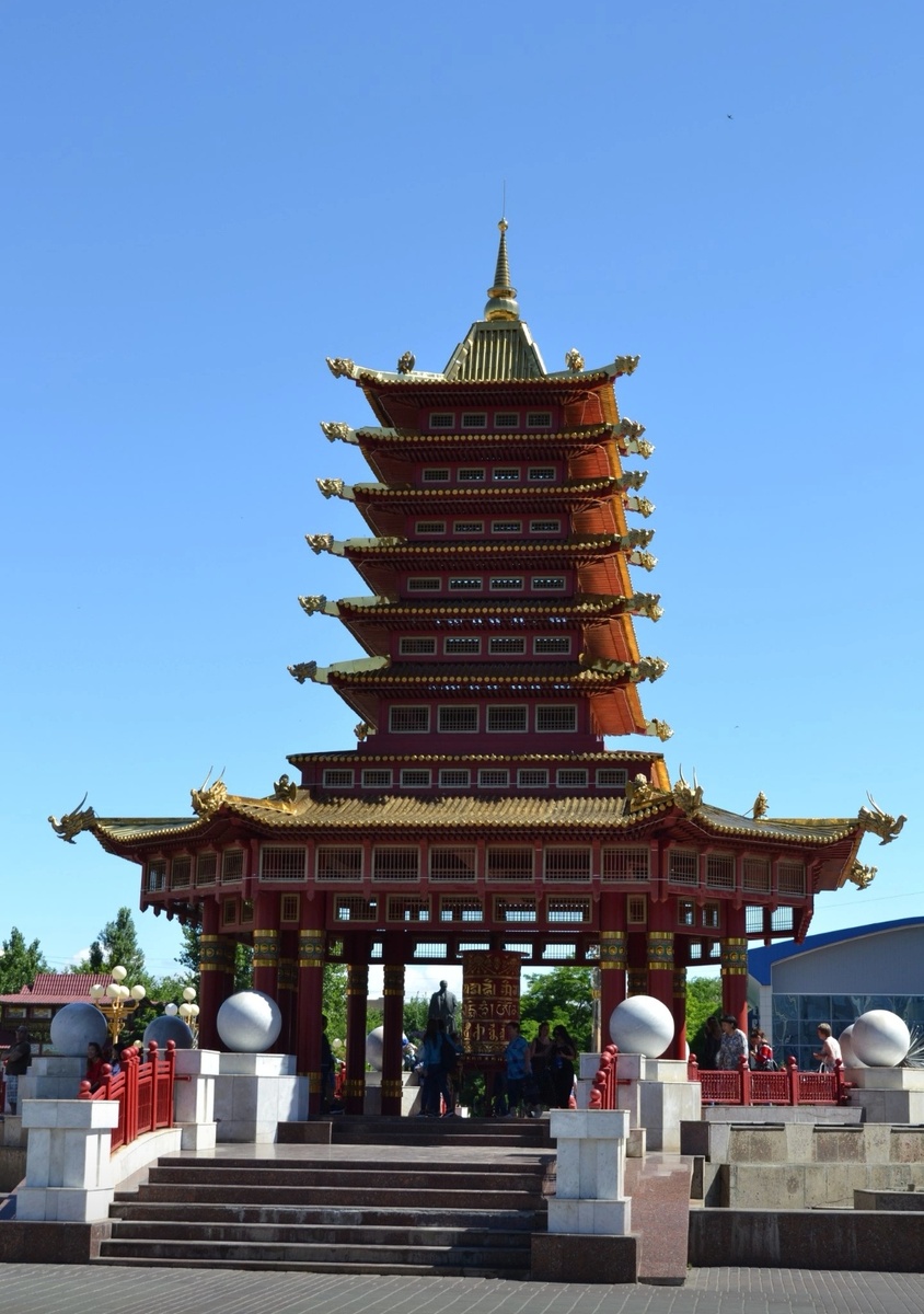 Элиста. Пагода Семи Дней