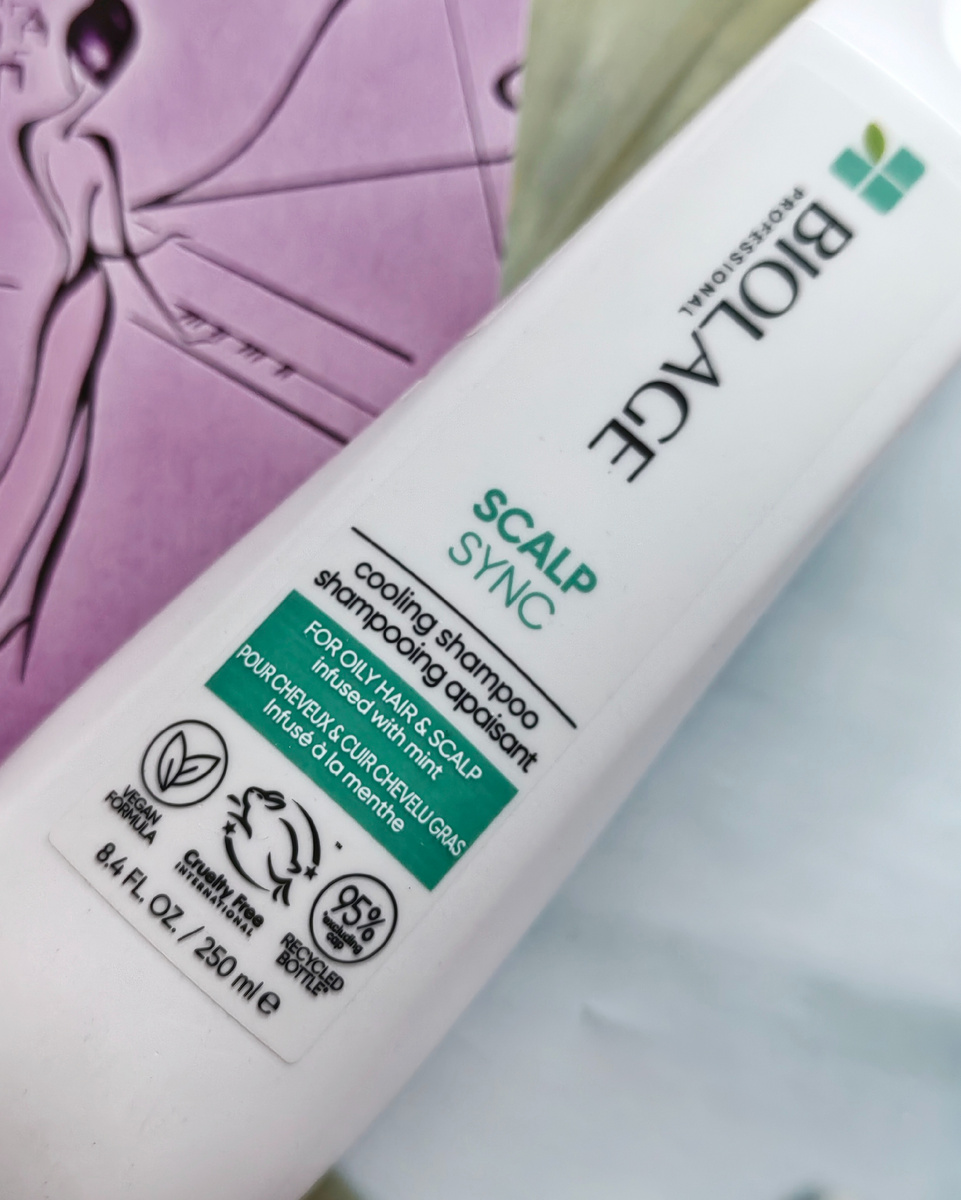 Шампунь от бренда "Biolage Professional" - "Scalp Sync Cooling", флакон поближе