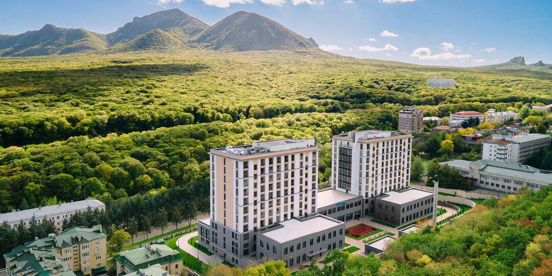 От жары надо уплывать, а не плавиться! ТОП-7 санаториев Железноводска с бассейном.