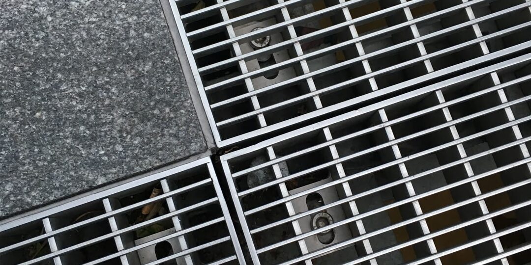 Дачные лайфхаки. Как использовать решетчатый настил на своем участке.