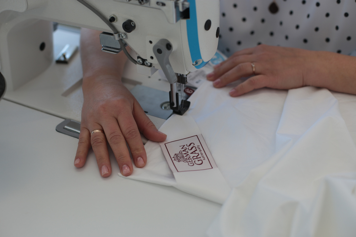 Каждое изделие German Grass проходит через множество технологических этапов. Неизменной остается финишная обработка в озоновой камере перед упаковкой для идеальной чистоты и свежести.