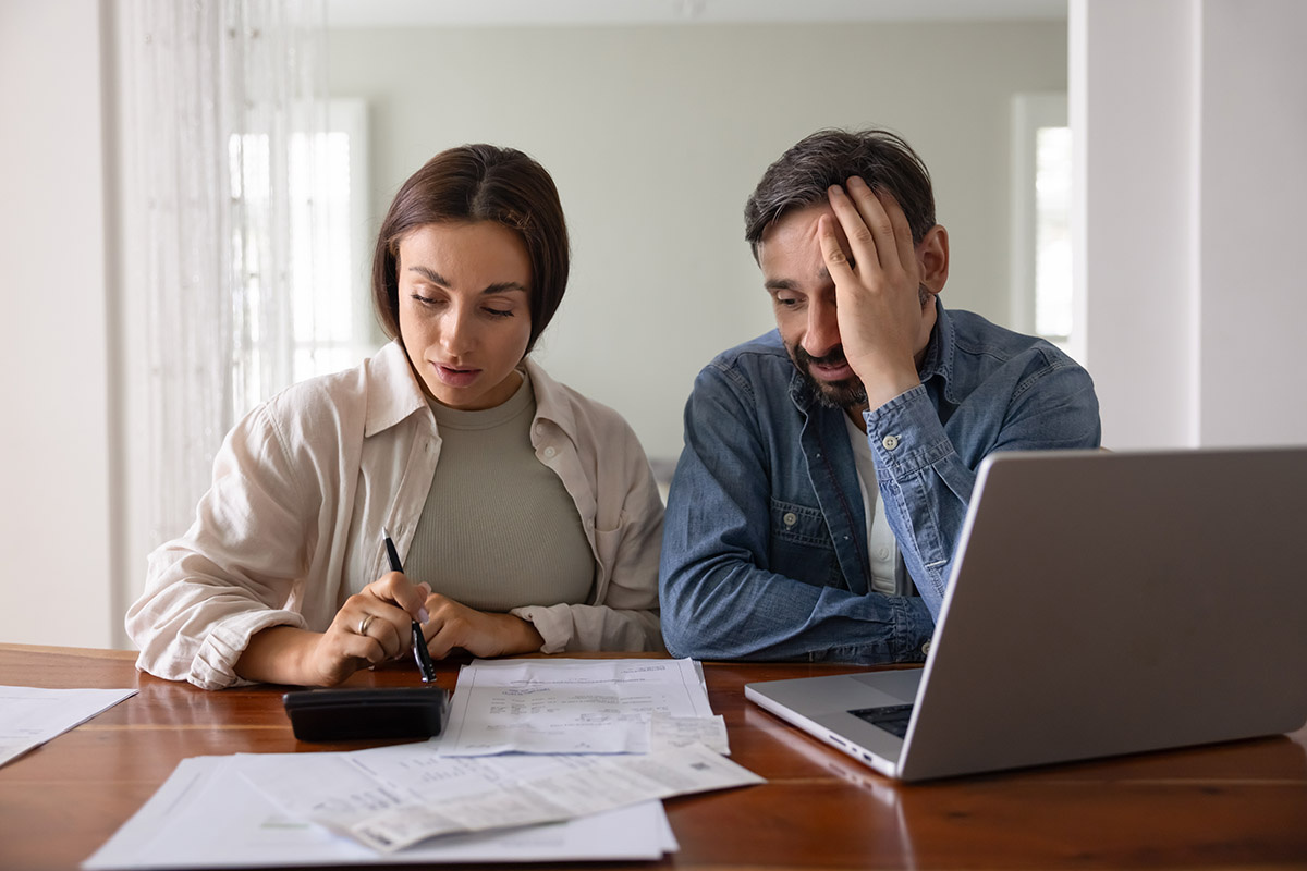 Падение уровня дохода — всегда испытание для семьи. Источник: Shutterstock