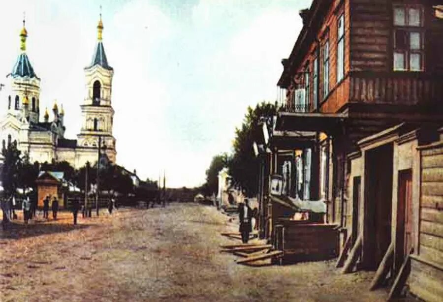 Покровская улица (ныне проспект Кирова) — главная в Луге. Слева — собор Воскресения Христова./РЕПРОДУКЦИЯ АВТОРА