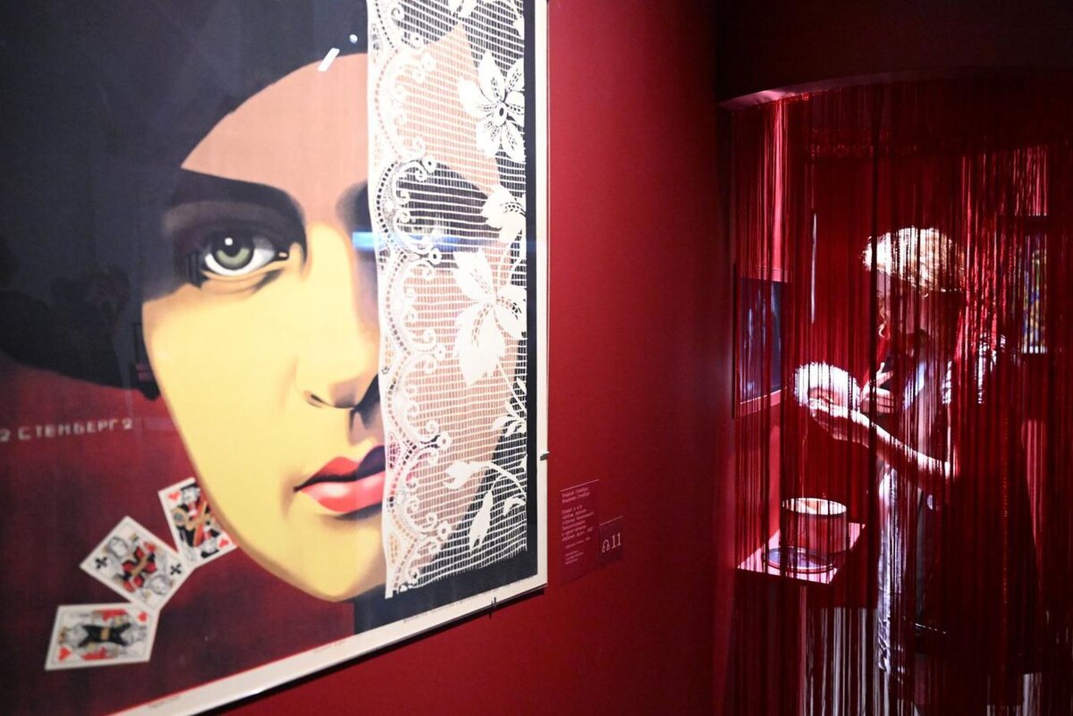 На выставке можно услышать аромат, который станет самым популярным пудровым ароматом и останется по сей день. @Максим Блинов / @ РИА "Новости"