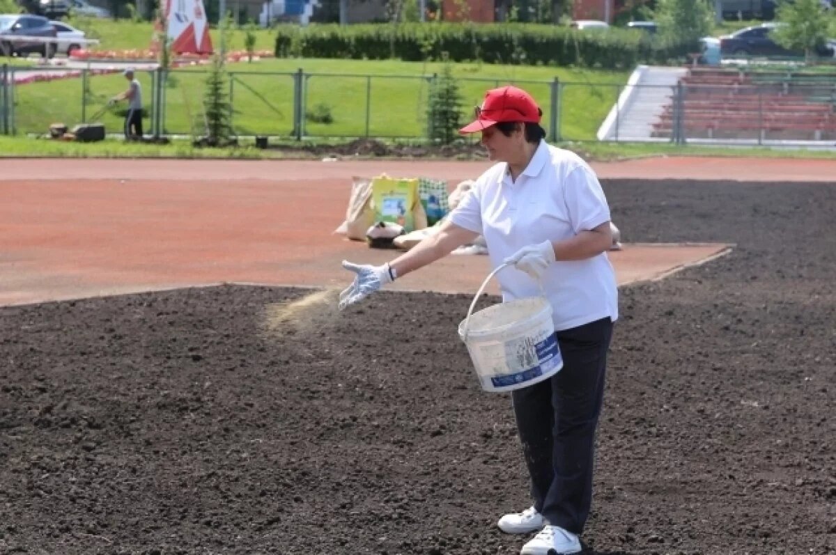    В Медногорске металлурги благоустроили территорию городского стадиона