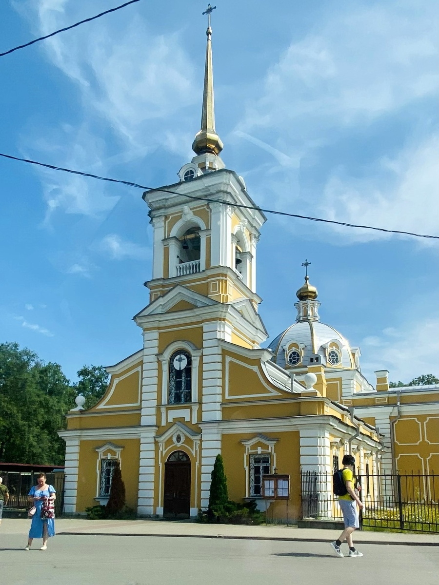 В центре Красного Села в 1733-1735 годах построили церковь Пресвятой Троицы по проекту архитектора И. Я. Бланка.