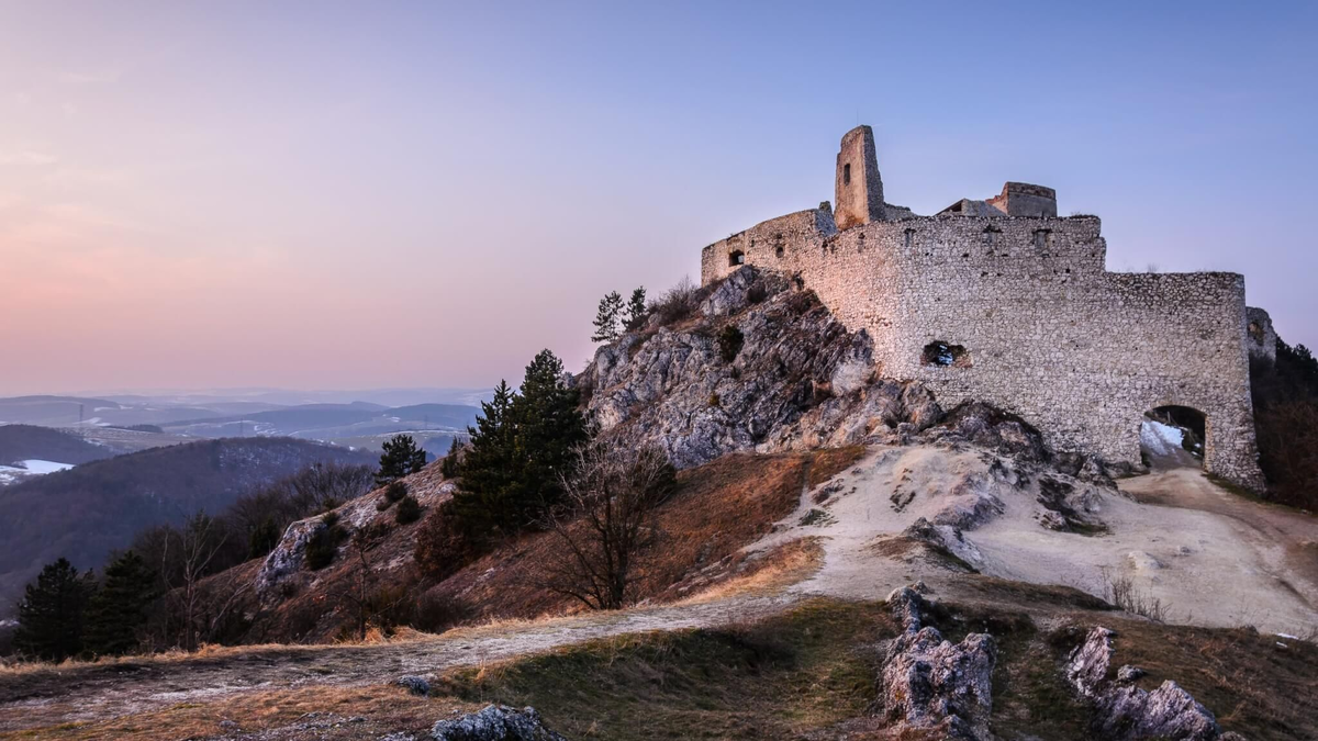 Руины замка Чахтице в Словакии 