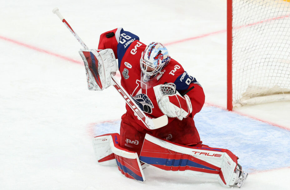    Даниил Исаев признан лучшим голкипером КХЛ. Фото: ХК «Локомотив»