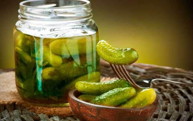 Рецепты заготовки маринованных хрустящих огурцов на зиму с хреном и укропом