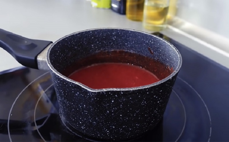 Домашний двухслойный десерт с клубникой и чиа — нежность в каждом кусочке