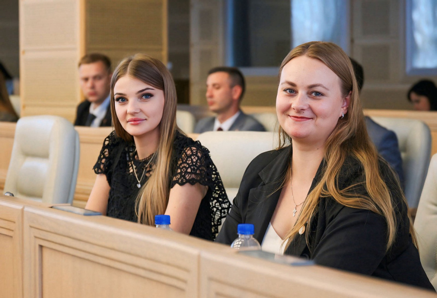     В интересах общества и государства: молодые парламентарии подвели итоги работы за полугодие