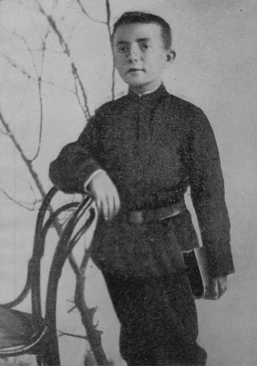 Антон Макаренко в 1901 году