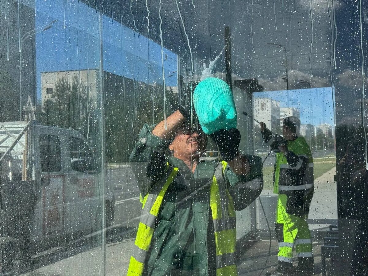    В Сургуте продолжают следить за порядком на остановочных павильонах