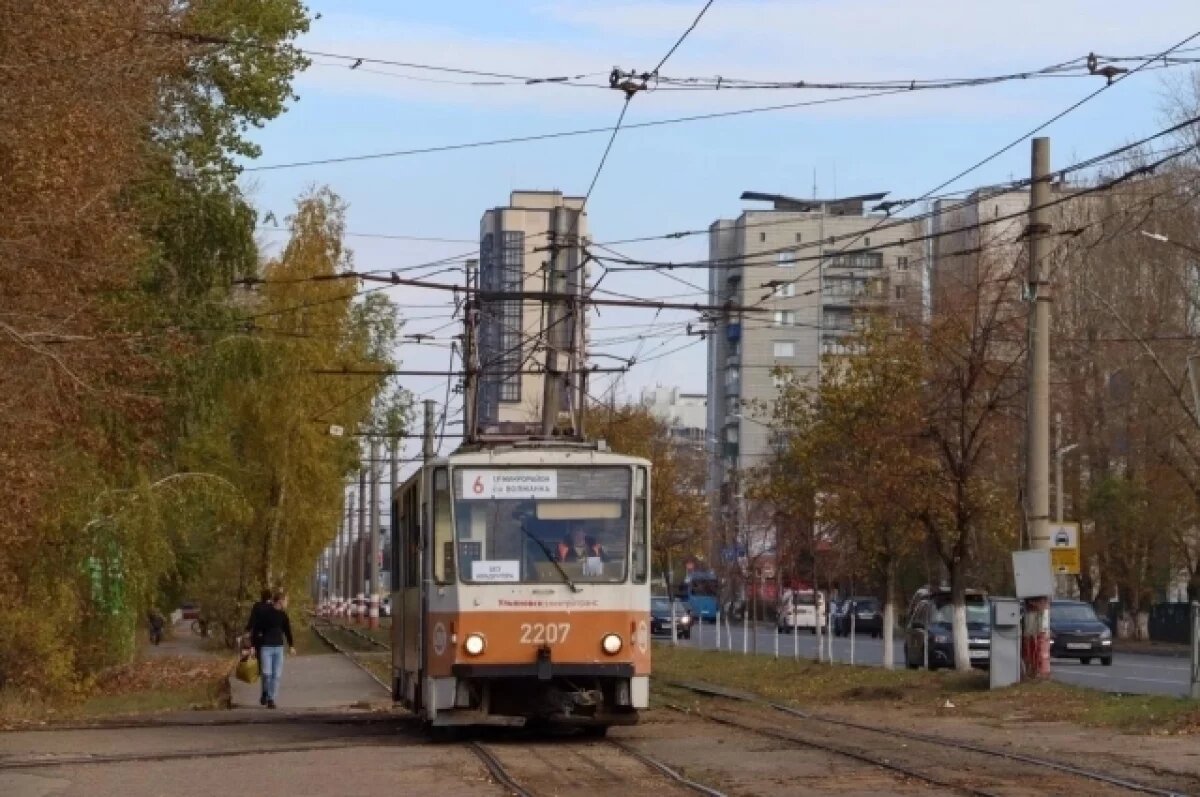    В Ульяновске заметили катающихся на сцепке трамвая школьников