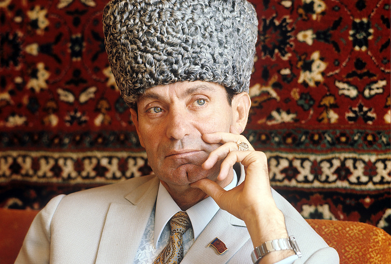 «В темноте мы все одинаковые». Памяти Махмуда Эсамбаева