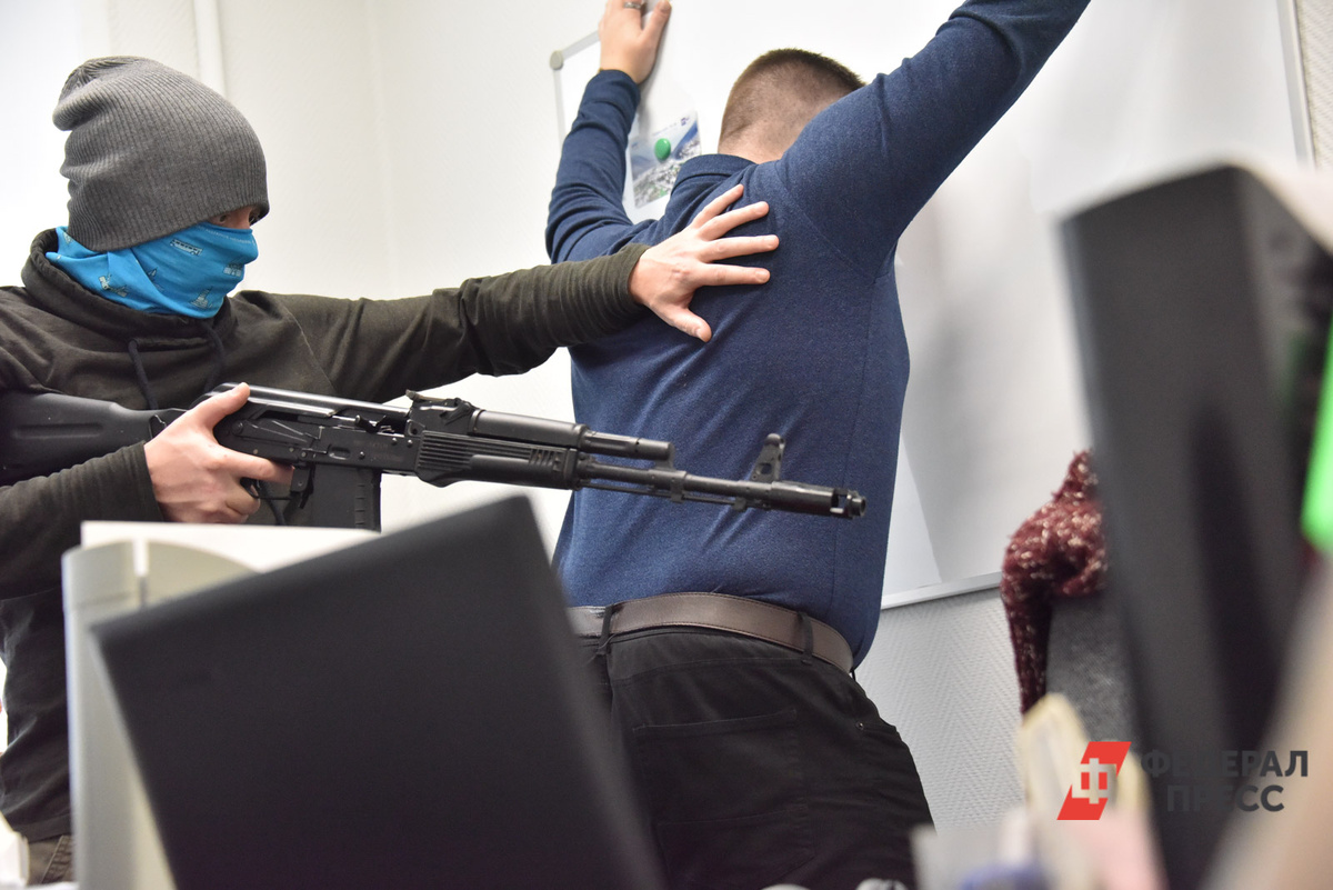 Силовики задержали подозреваемых в преступлениях граждан России азербайджанского происхождения.  Фото: ФедералПресс / Полина Зиновьева