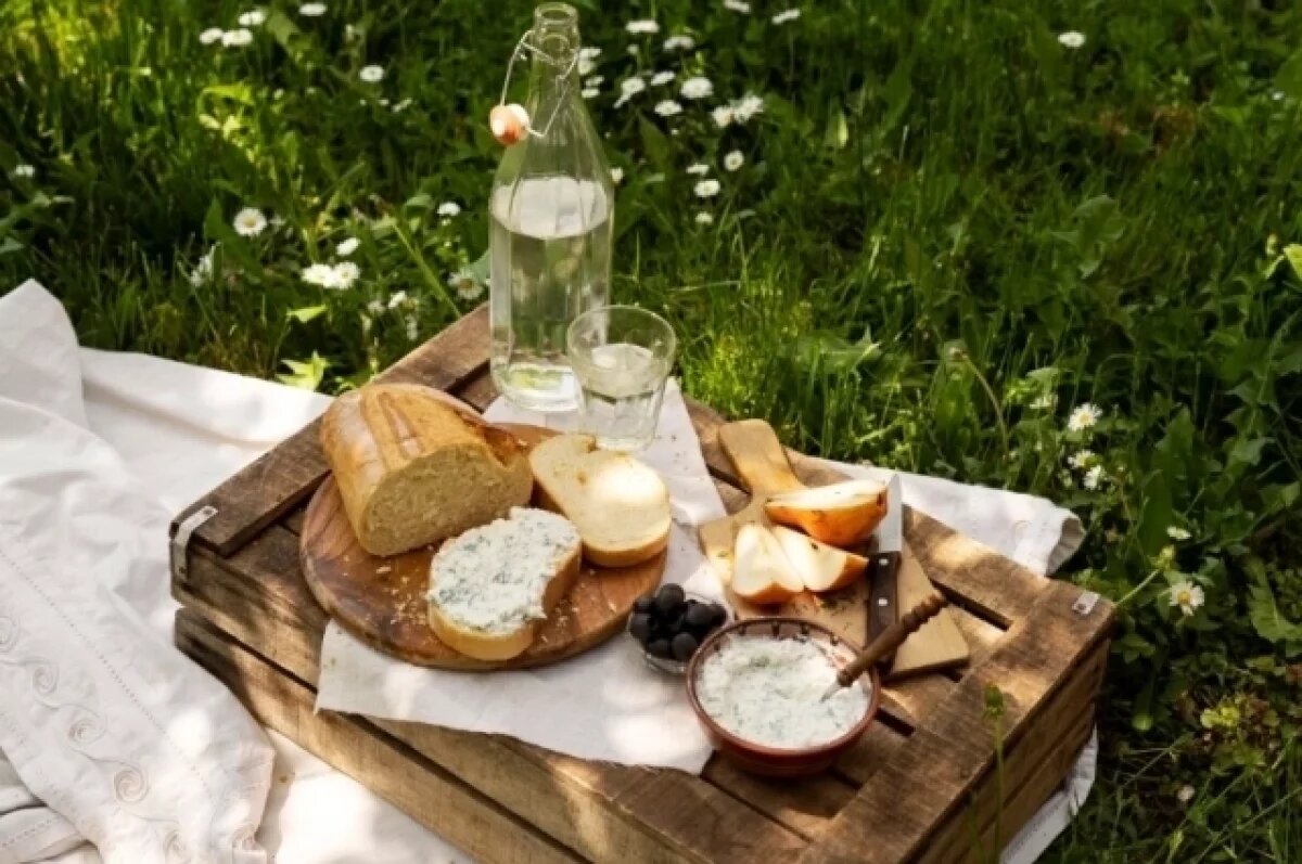    Диетолог Мухина рассказала, какие продукты безопасно брать на пикник летом