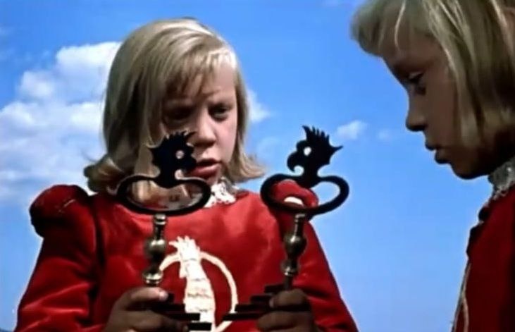 Изображение из К/ф Королевство кривых зеркал (1963). Размещено в обучающих целях