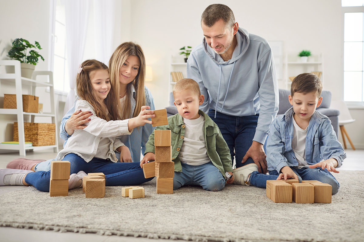 Родители — первые наставники в развитии детских талантов. Источник: Shutterstock