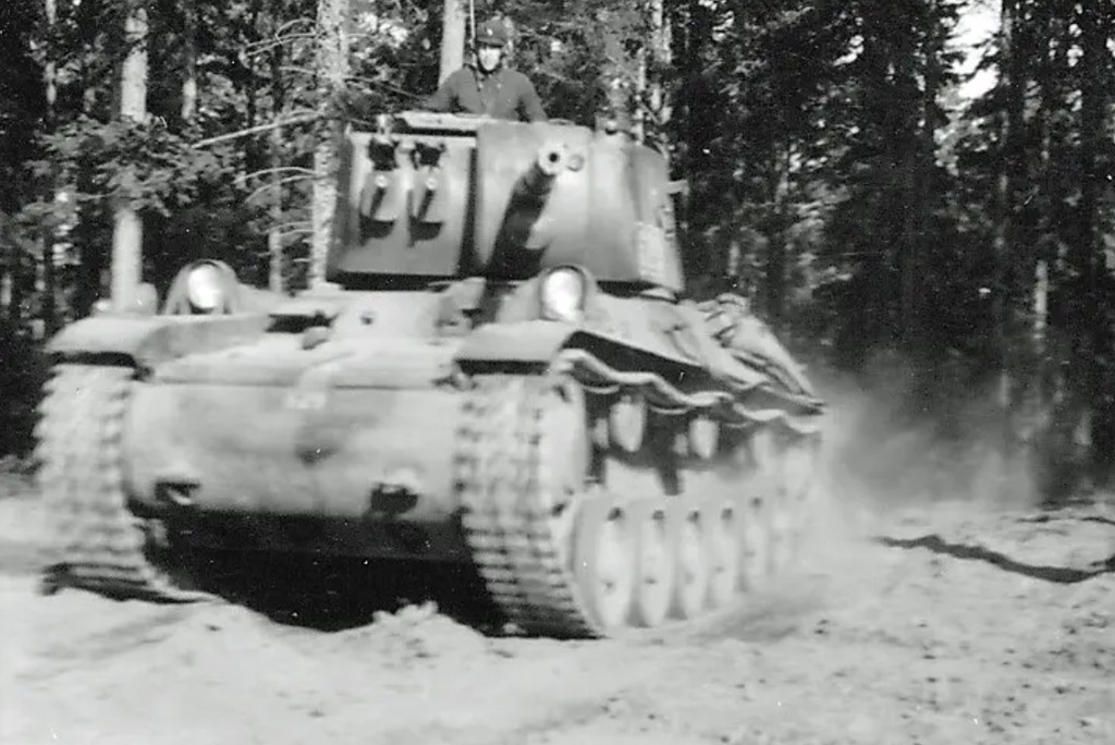 Strv m/42 на учениях, октябрь 1949 года. В это время шведские военные мучительно пытались придумать себе новый танк.
