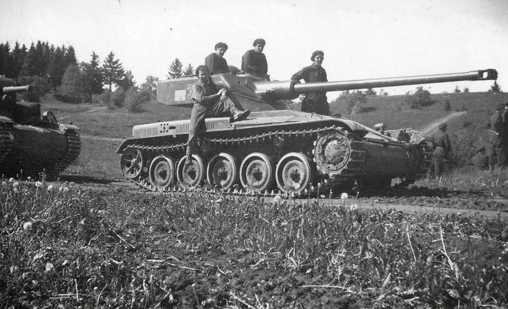Одним из вариантов был AMX 13, в данном случае испытания 1952 гтода в Шёвде.