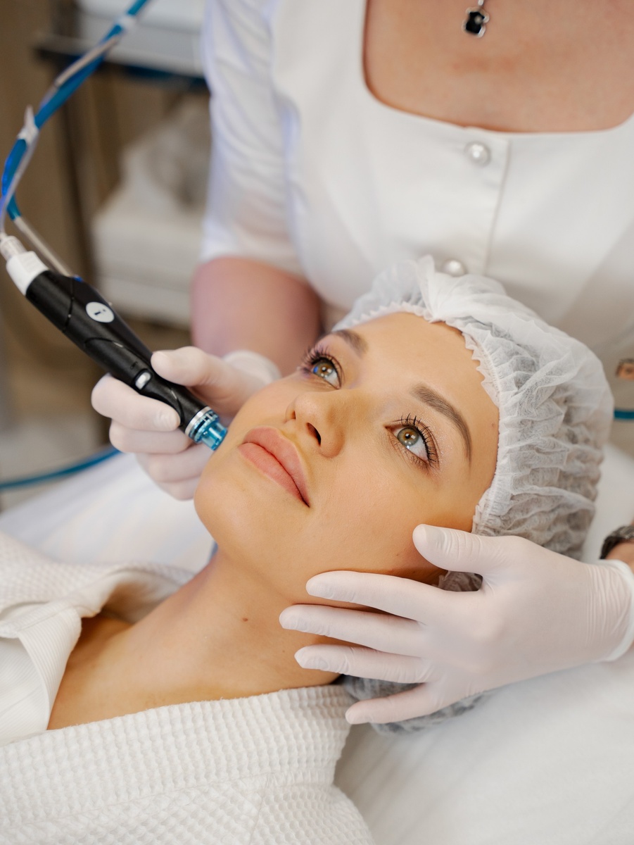 Процедура HydraFacial очень комфортна и не требует никакой реабилитации.